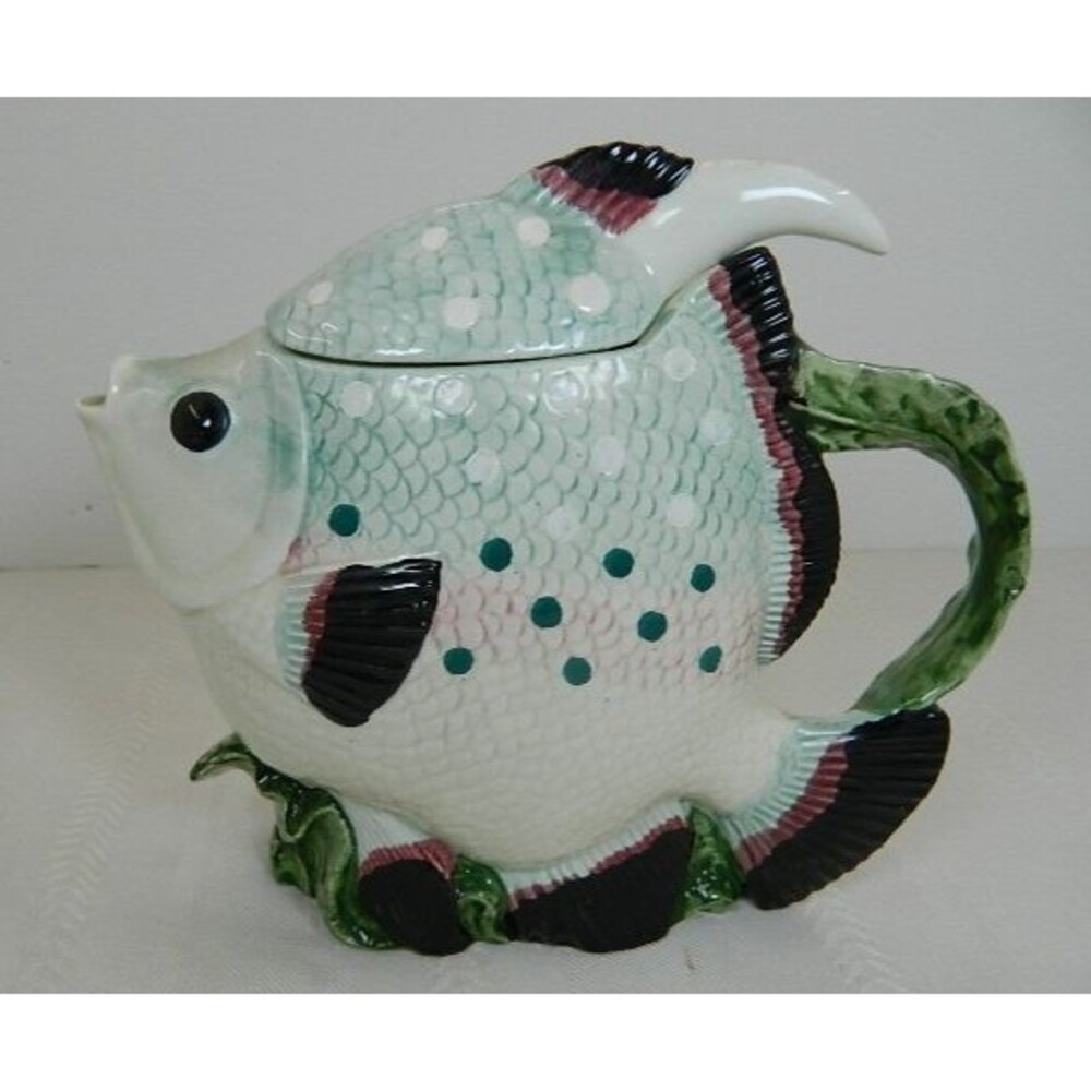 Vintage Tropical Fish Teapot Green/White Thin Made in Taiwan Seaweed Handle 7"H